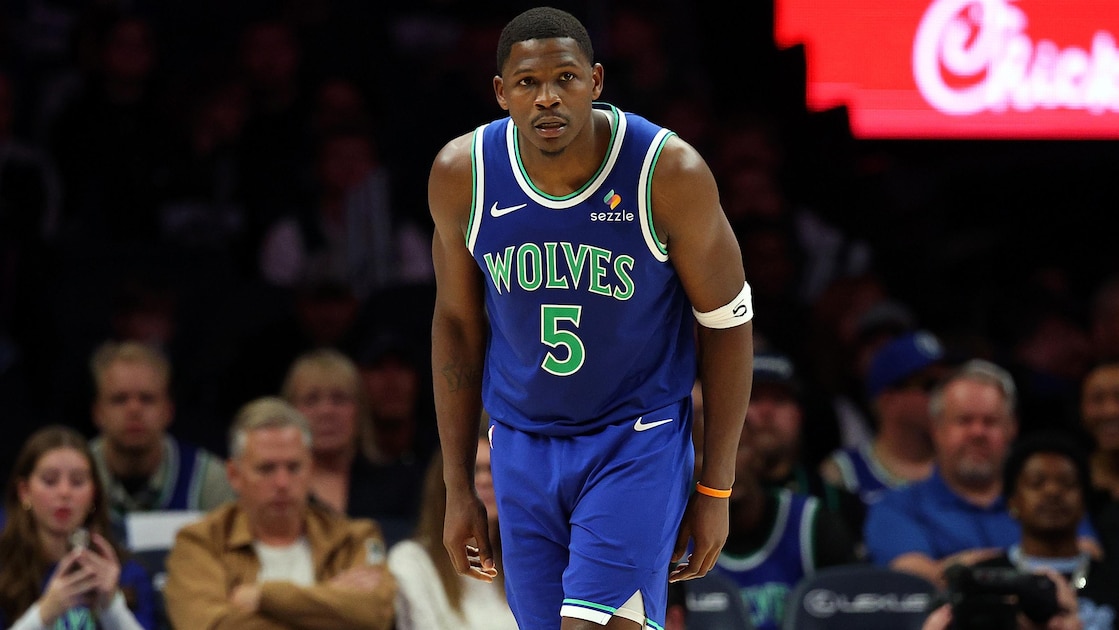 Anthony Edwards knee injury update: Wolves won't rush return