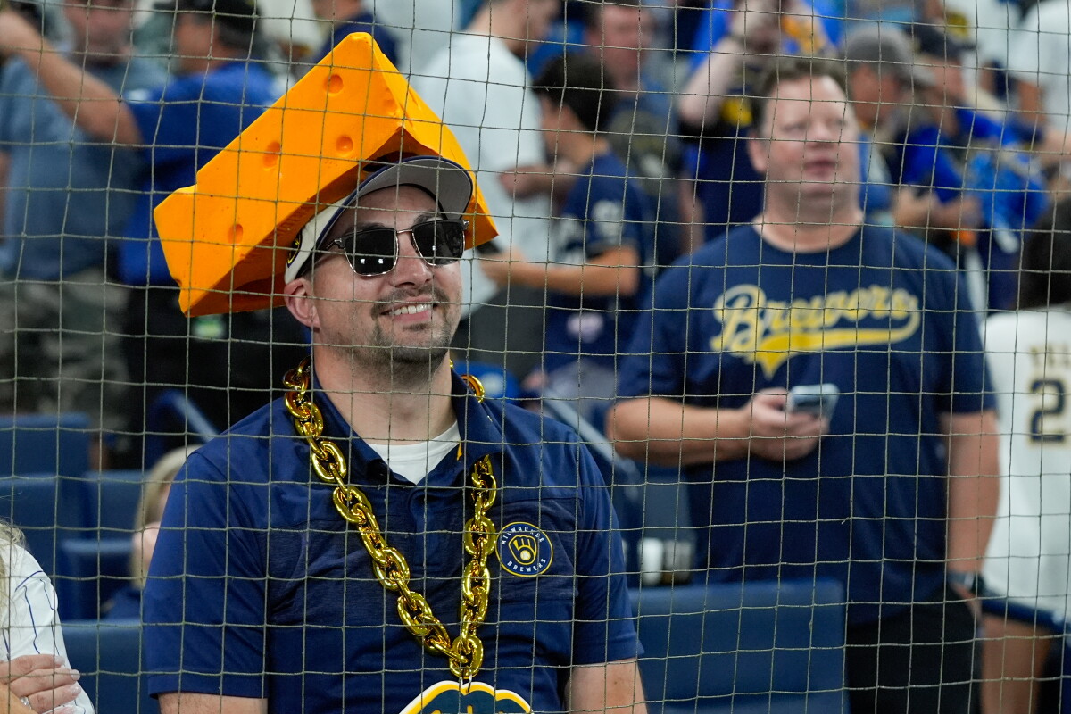 Brewers World Series Fans: Milwaukee Chases First Title at Tropicana